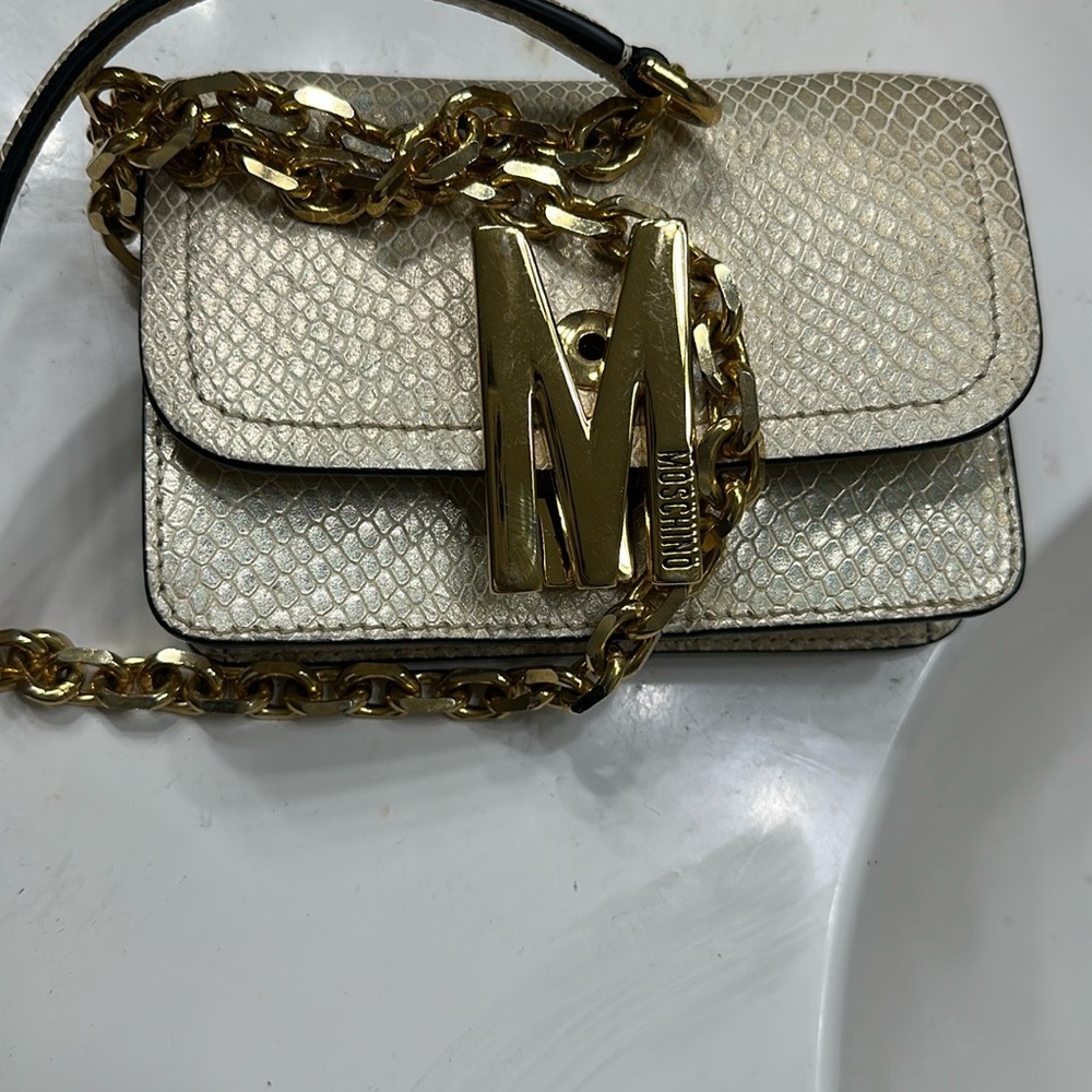 Gold Textured Handbag with Chain Strap